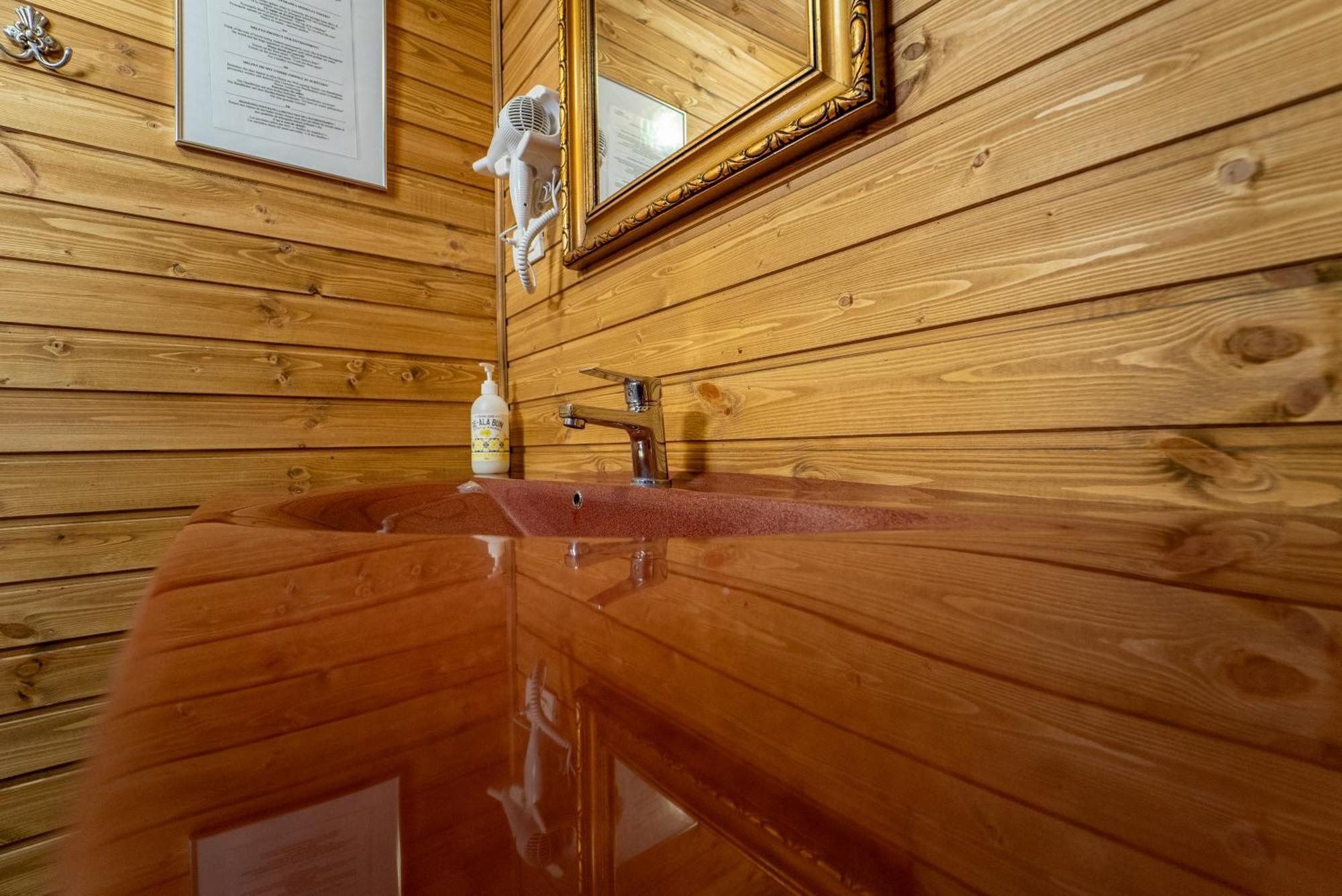 Sura Lu' Patru Apartment Vulcan  Bagian luar foto